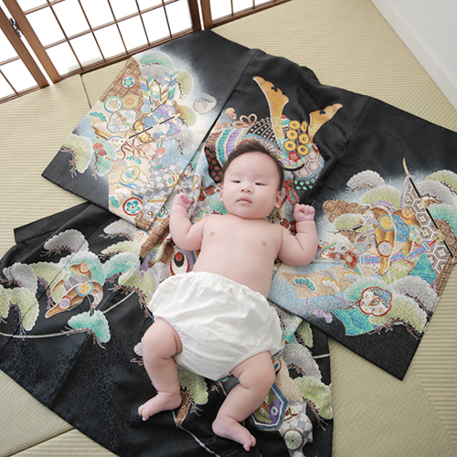 お宮参りや百日祝い。産着持ち出しや家族写真もOKです。