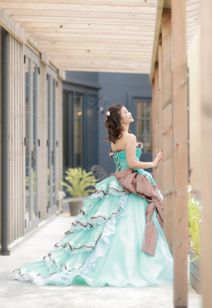 ご成人記念、振袖はもちろんドレスもございます♪