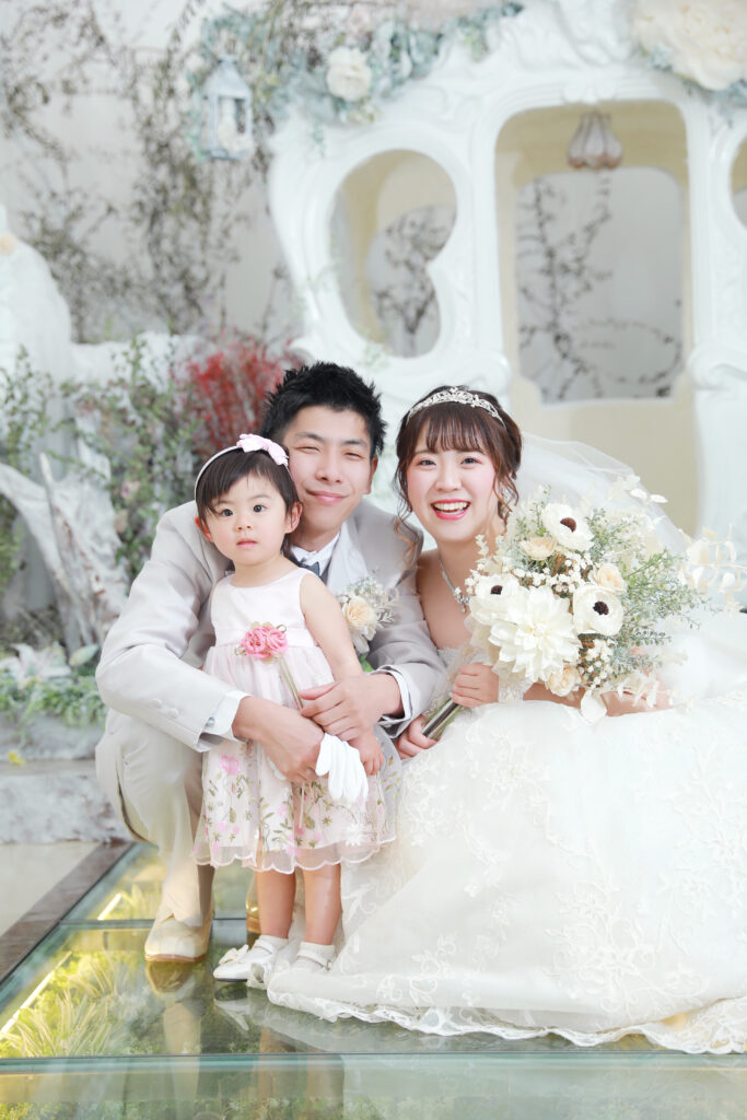 ウェディングフォト…3人…？