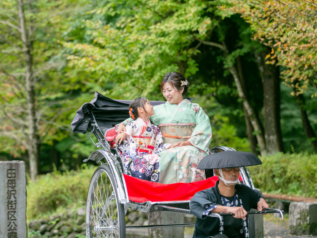もうすぐ…人力車が小山店に！